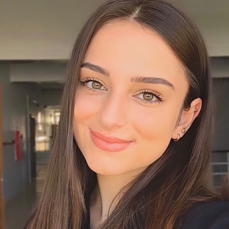 Özgenur S. portre fotoğrafı