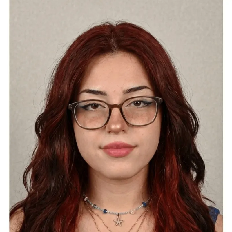 Nuran T. portre fotoğrafı
